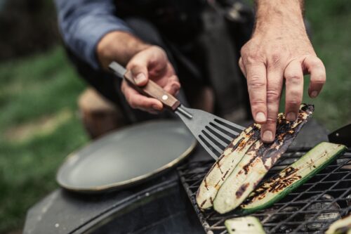 Barebones Cowboy Cooking Fish Spatel