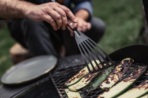 Barebones Cowboy Cooking Fish Spatel