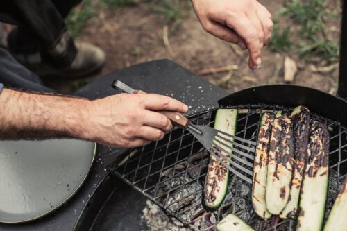 Barebones Cowboy Cooking Fish Spatel